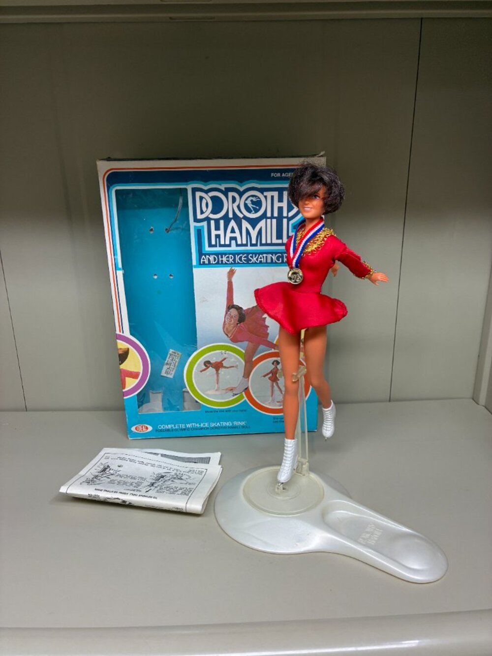 Vintage 1977 Ideal Dorothy Hamill Doll & Her Ice Skating Rink